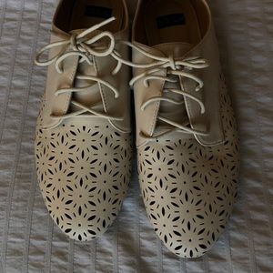 ModCloth Eyelet Oxford Shoes sz 11